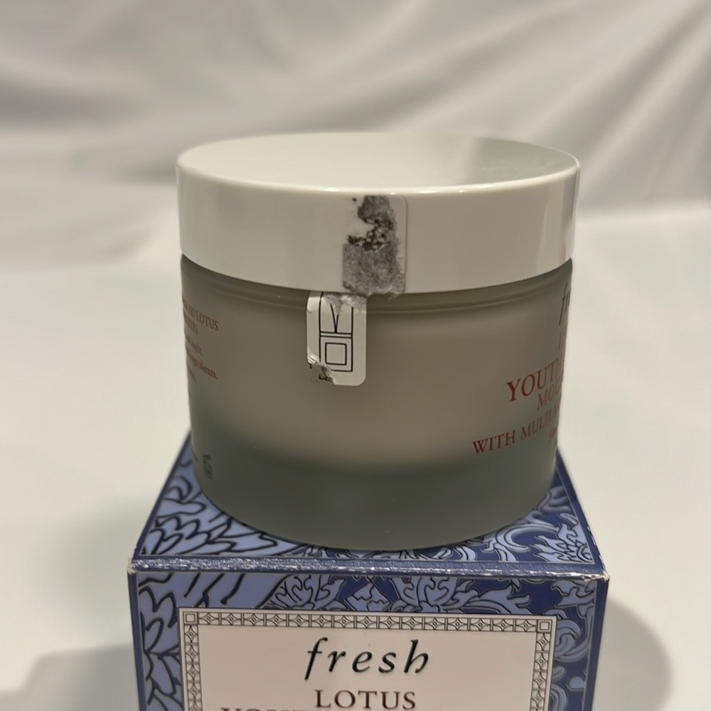 FRESH lotus moisturizer - Picture 3 of 4